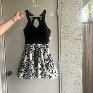 Beautiful Replenishment dress from Macys. Brand new with tags.